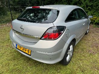 Opel Astra GTC picture 2