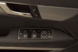 Mercedes E-klasse E200 Coupé Motorschade picture 18