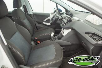 Peugeot 208 1.2 78.525 km picture 16