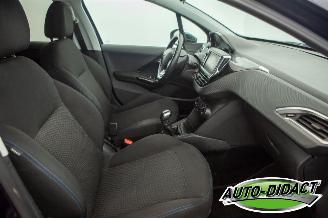 Peugeot 208 1.2 Airco Navi picture 18