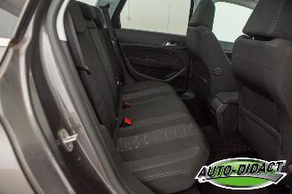 Peugeot 308 1.2 PureTech Navi Clima Pano Blue Lease Premium picture 26