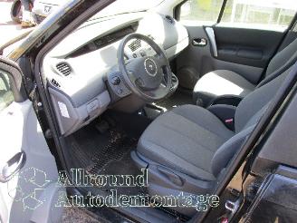 Renault Scenic Scénic II (JM) MPV 1.6 16V (K4M-812) [82kW]  (10-2005/11-2008) picture 9