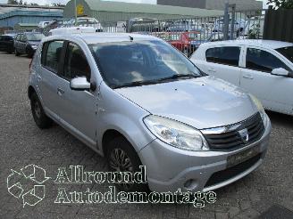 Dacia Sandero Sandero I (BS) Hatchback 1.6 (K7M-710) [64kW]  (06-2008/12-2012) picture 2