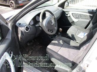 Dacia Sandero Sandero I (BS) Hatchback 1.6 (K7M-710) [64kW]  (06-2008/12-2012) picture 9