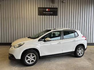 damaged passenger cars Peugeot 2008 Active Autom / Panorama / Navigation 2016/4