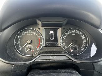 damaged passenger cars Skoda Octavia 1.0 TSI Greentech Ambition Business 2018/10