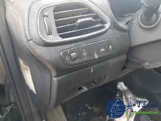 Hyundai I-30 i30 (PDEB5/PDEBB/PDEBD/PDEBE), Hatchback, 2016 1.4 T-GDI 16V picture 12