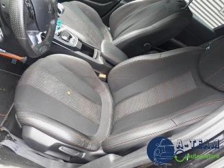 Peugeot 308 308 SW (L4/L9/LC/LJ/LR), Combi 5-drs, 2014 / 2021 1.2 12V e-THP PureTech 130 picture 17