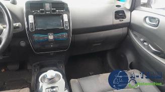 Nissan Leaf Leaf (ZE0), Hatchback, 2010 / 2017 Leaf picture 18