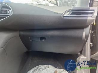 Peugeot 308 308 SW (L4/L9/LC/LJ/LR), Combi 5-drs, 2014 / 2021 1.6 BlueHDi 120 picture 34