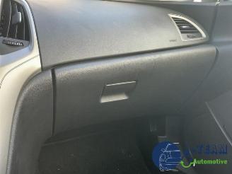 Opel Astra Astra J (PC6/PD6/PE6/PF6), Hatchback 5-drs, 2009 / 2015 1.4 Turbo 16V picture 27