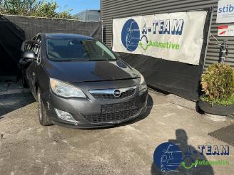 Vrakbiler auto Opel Astra Astra J (PC6/PD6/PE6/PF6), Hatchback 5-drs, 2009 / 2015 1.4 Turbo 16V 2011/9