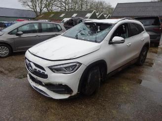 Uttjänta bilar auto Mercedes GLA GLA (H247), SUV, 2020 1.3 200 Turbo 16V 2021/1
