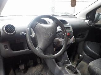 Peugeot 107 107 Hatchback 1.0 12V (384F(1KR)) [50kW]  (06-2005/05-2014) picture 5