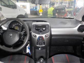 Peugeot 108 108 Hatchback 1.0 12V (1KRFE(CFB)) [51kW]  (05-2014/...) picture 5