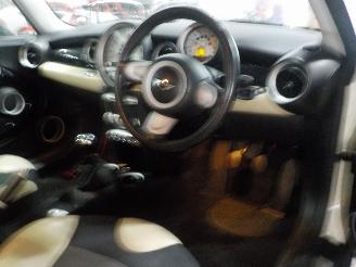 Mini Mini Mini (R56) Hatchback 1.6 16V Cooper (N12-B16A) [88kW]  (10-2006/02-201=
2) picture 5