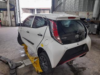 Toyota Aygo Aygo (B40) Hatchback 1.0 12V VVT-i (1KR-FE) [51kW]  (05-2014/06-2018) picture 4