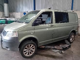 Salvage car Volkswagen Transporter Transporter T5 Van 2.5 TDi (BNZ) [96kW]  (04-2003/11-2009) 2004
