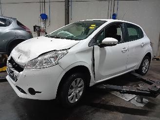 Uttjänta bilar auto Peugeot 208 208 I (CA/CC/CK/CL) Hatchback 1.2 Vti 12V PureTech 82 (EB2F(HMZ)) [60k=
W]  (03-2012/12-2019) 2014/0