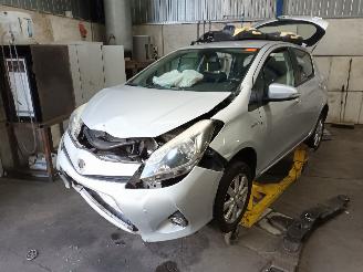 Uttjänta bilar auto Toyota Yaris Yaris III (P13) Hatchback 1.5 16V Hybrid (1NZ-FXE) [74kW]  (03-2012/09=
-2020) 2013/0
