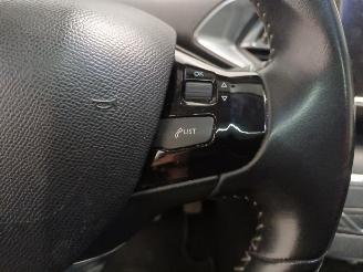 Peugeot 308 308 SW (L4/L9/LC/LJ/LR) Combi 5-drs 1.2 12V e-THP PureTech 110 (EB2DT(=
HNZ)) [81kW]  (03-2014/12-2021) picture 17