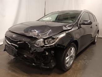 krockskadad bil auto Kia Cee d Ceed Sportswagon (CDF) Combi 5-drs 1.0i T-GDi 12V (G3LC) [88kW]  (05-2=
018/...) 2019/4