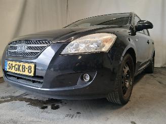 krockskadad bil auto Kia Cee d Cee'd Sporty Wagon (EDF) Combi 1.4 16V (G4FA) [80kW]  (09-2007/12-2012=
) 2008/6