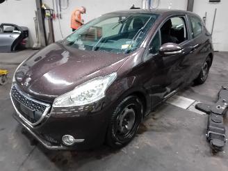 Vrakbiler auto Peugeot 208 208 I (CA/CC/CK/CL) Hatchback 1.4 16V (EP3C(8FN)) [70kW]  (03-2012/12-=
2019) 2014/0
