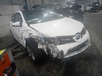 Toyota Auris Auris (E18) Hatchback 5-drs 1.8 16V Hybrid (2ZRFXE) [100kW]  (10-2012/=
03-2019) picture 2