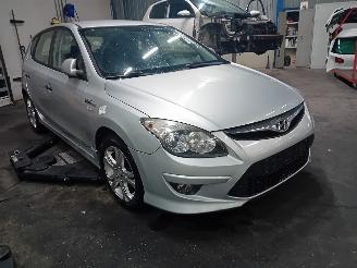 Hyundai I-30 i30 (FD) Hatchback 1.4 CVVT 16V (G4FA) [80kW]  (10-2007/11-2011) picture 2