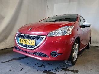 uszkodzony samochody osobowe Peugeot 208 208 I (CA/CC/CK/CL) Hatchback 1.0 Vti 12V PureTech (EB0(ZMZ)) [50kW]  =
(03-2012/12-2019) 2014/10