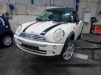 rozbiórka samochody osobowe Mini Mini Mini One/Cooper (R50) Hatchback 1.6 16V Cooper (W10-B16A) [85kW]  (06-=
2001/09-2006) 2005