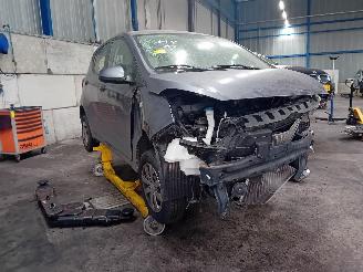 Hyundai I-10 i10 (B5) Hatchback 1.0 12V (G3LA) [49kW]  (08-2013/06-2020) picture 2