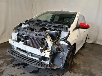 uszkodzony samochody osobowe Peugeot 108 108 Hatchback 1.0 12V (1KRFE(CFB)) [51kW]  (05-2014/...) 2015/4