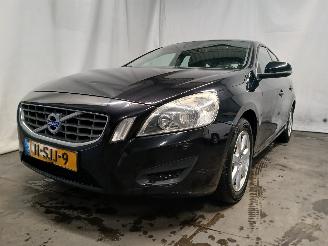 krockskadad bil auto Volvo V-60 V60 I (FW/GW) Combi 1.6 T3 16V (B4164T3(Euro 5)) [110kW]  (09-2010/12-=
2015) 2011/10