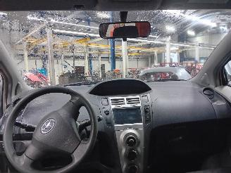 Toyota Yaris Yaris II (P9) Hatchback 1.3 16V VVT-i (2SZFE) [64kW]  (08-2005/11-2010=
) picture 5