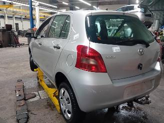 Toyota Yaris Yaris II (P9) Hatchback 1.3 16V VVT-i (2SZFE) [64kW]  (08-2005/11-2010=
) picture 4