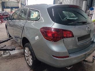 Opel Astra Astra J Sports Tourer (PD8/PE8/PF8) Combi 1.4 Turbo 16V (A14NET(Euro 5=
)) [103kW]  (10-2010/10-2015) picture 4