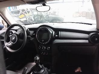 Mini Mini Mini (F56) Hatchback 3-drs 1.5 12V One D (B37C15A) [70kW]  (03-2014/..=
=2E) picture 5