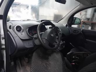 Renault Kangoo Kangoo Express (FW) Van 1.5 dCi 75 (K9K-608(K9K-B6)) [55kW]  (09-2010/=
=2E..) picture 5