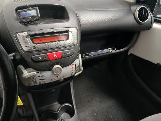 Peugeot 107 107 Hatchback 1.0 12V (384F(1KR)) [50kW]  (06-2005/05-2014) picture 15