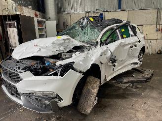 rozbiórka samochody osobowe Seat Leon Leon (KLB) Hatchback 5-drs 1.4 TSI e-HYBRID 204 16V (DGEA) [150kW]  (0=
9-2020/...) 2020/12