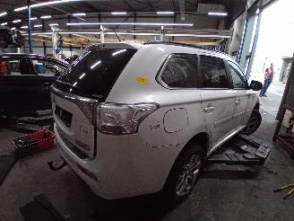 Mitsubishi Outlander Outlander (GF/GG) SUV 2.0 16V PHEV 4x4 (S61) [147kW]  (01-2014/12-2021=
) picture 3