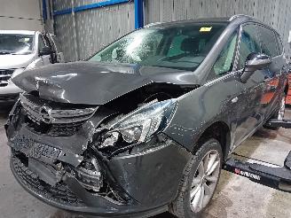 Salvage car Opel Zafira Zafira Tourer (P12) MPV 1.4 Turbo 16V EcoFLEX (A14NET(Euro 5)) [103kW]=
  (10-2011/05-2016) 2012/3