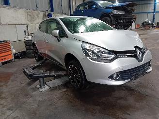 Renault Clio Clio IV (5R) Hatchback 5-drs 0.9 Energy TCE 90 12V (H4B-408(H4B-B4)) [=
66kW]  (11-2012/08-2021) picture 2