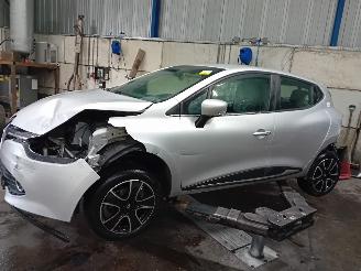 Auto da rottamare Renault Clio Clio IV (5R) Hatchback 5-drs 0.9 Energy TCE 90 12V (H4B-408(H4B-B4)) [=
66kW]  (11-2012/08-2021) 2016/6