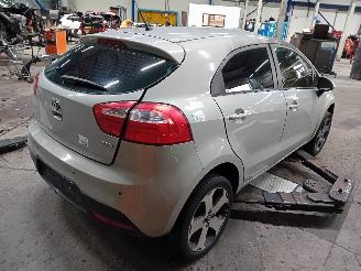Kia Rio Rio III (UB) Hatchback 1.4 CRDi 16V (D4FC) [66kW]  (09-2011/12-2017) picture 3