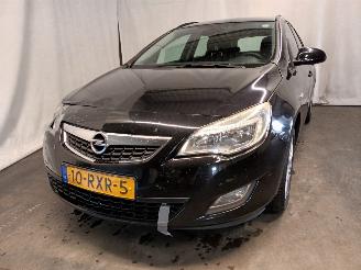 Voiture accidenté Opel Astra Astra J Sports Tourer (PD8/PE8/PF8) Combi 1.4 16V ecoFLEX (A14XER(Euro=
 5)) [74kW]  (10-2010/10-2015) 2011/8