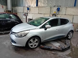 Salvage car Renault Clio Clio IV (5R) Hatchback 5-drs 0.9 Energy TCE 90 12V (H4B-400(H4B-A4)) [=
66kW]  (11-2012/08-2021) 2013/6