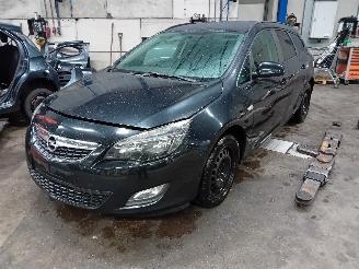 Uttjänta bilar auto Opel Astra Astra J Sports Tourer (PD8/PE8/PF8) Combi 1.7 CDTi 16V (A17DTE(Euro 5)=
) [81kW]  (10-2010/10-2015) 2012/6